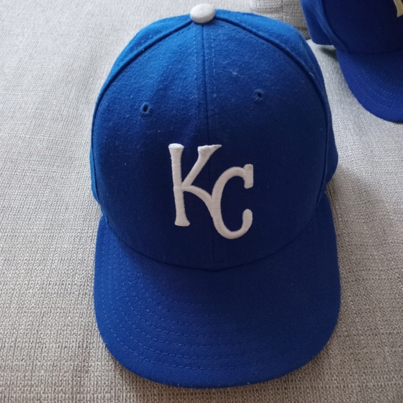 2 Kansas City Royals hats both in very good condition - Picture 2 of 4